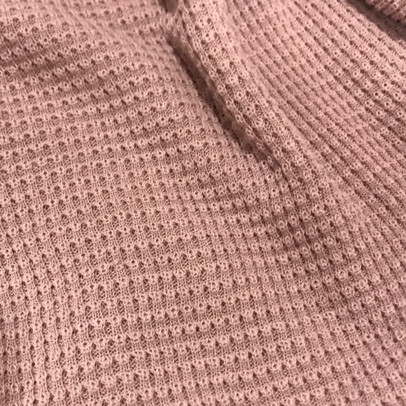Cold shoulder pink sweater - Picture 4 of 5